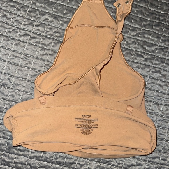 Skims Seamless Sculpt Strapless Thong Bodysuit - Picture 3 of 4